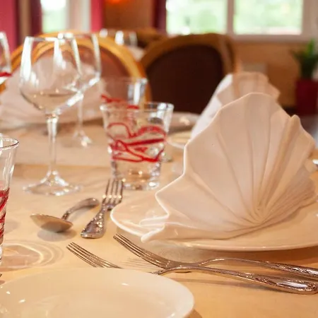 Hotel Relais Vosgien - Restaurant La Table De Sophia 3*